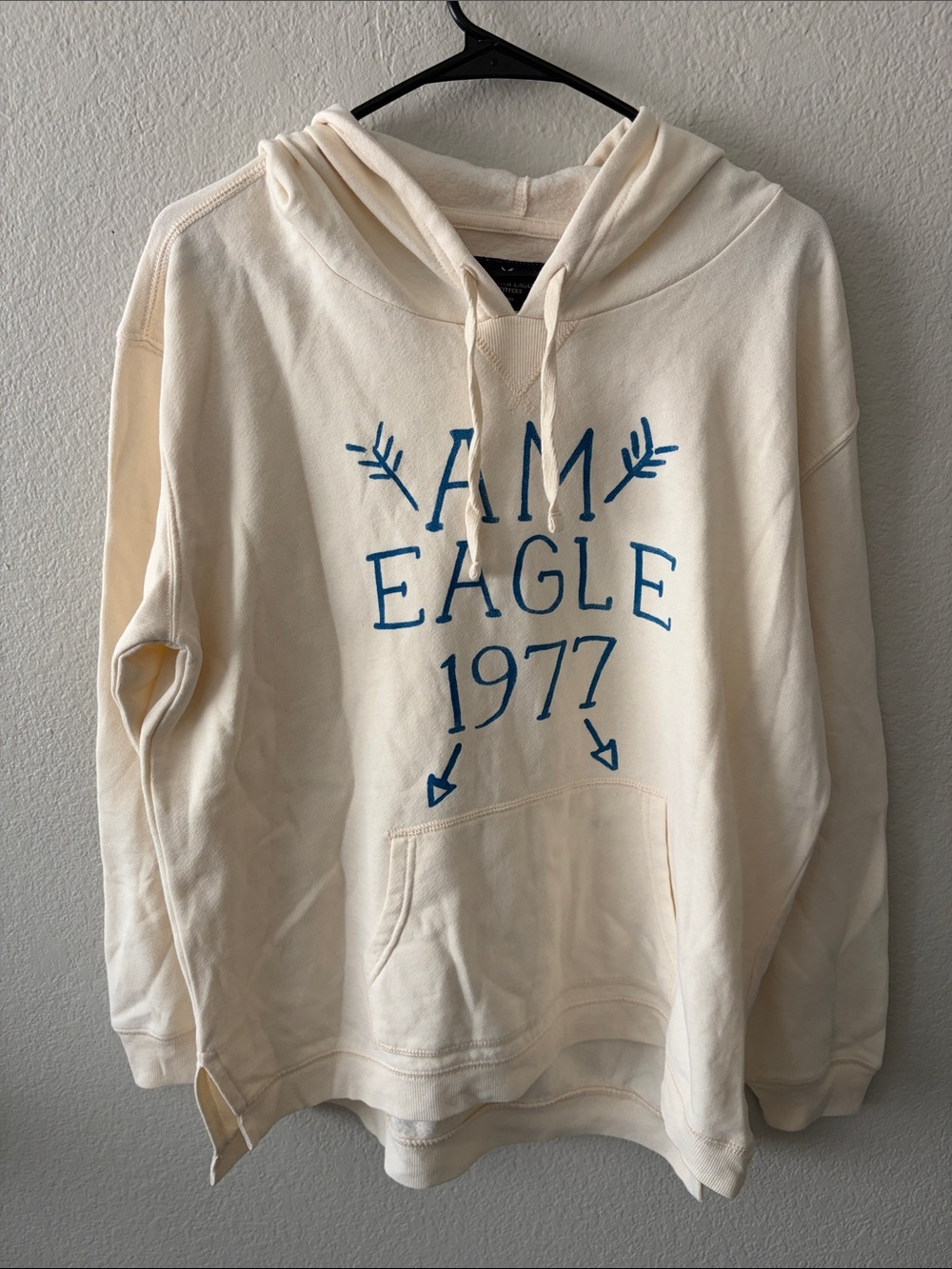 American Eagle Outfitters Cream Hoodie with Blue Graphic Size XL